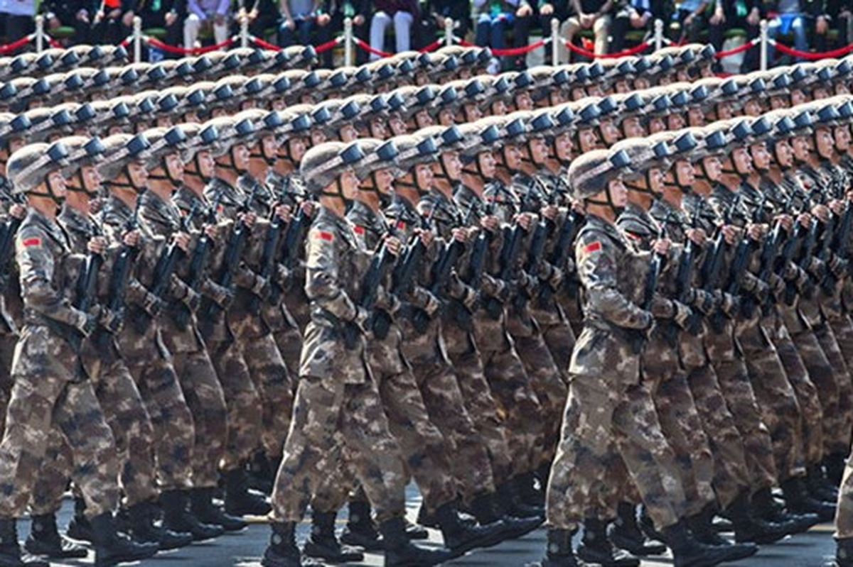 تصاویری از تمرینات نظامی بزرگ ارتش چین در آغاز سال میلادی + فیلم