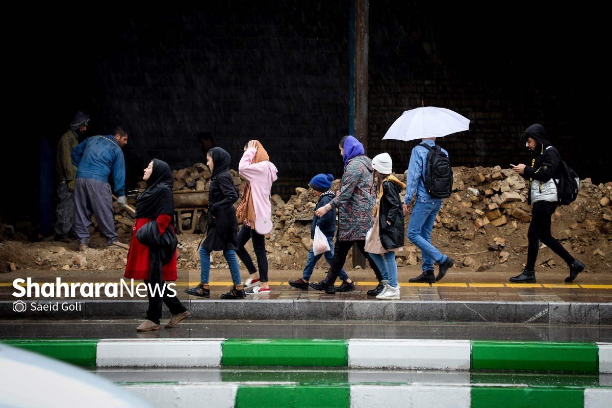 ویدئو | آغاز بارش باران در مناطق مختلف مشهد (۱۷ دی ۱۴۰۲)