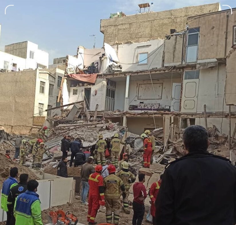 ریزش ساختمان قدیمی سه طبقه در جنوب تهران | یک نفر جان باخت + عکس (۱۸ دی ۱۴۰۲)
