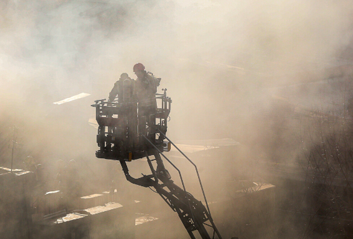 آتش‌سوزی در کارخانه لوازم آرایشی فردیس استان البرز | ۲۳ نفر مصدوم شدند (۱۹ دی ۱۴۰۲)