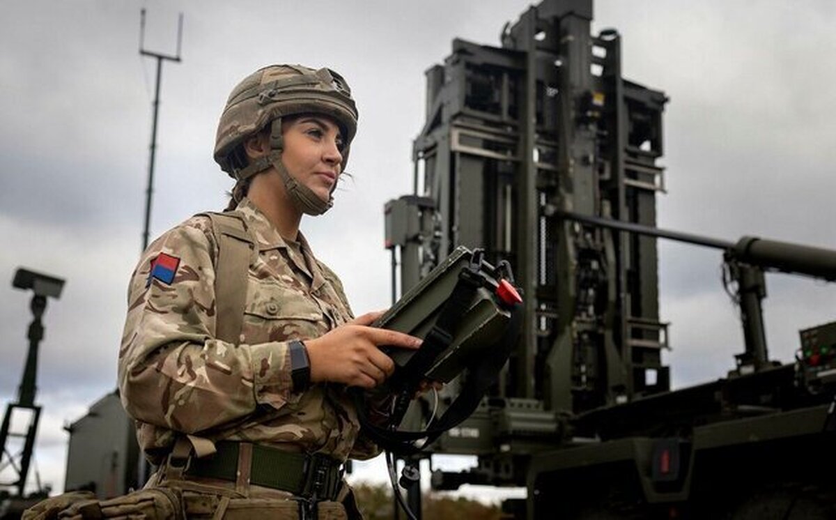 انگلیس در فکر پر کردن کمبود نیرو در ارتش با زنان