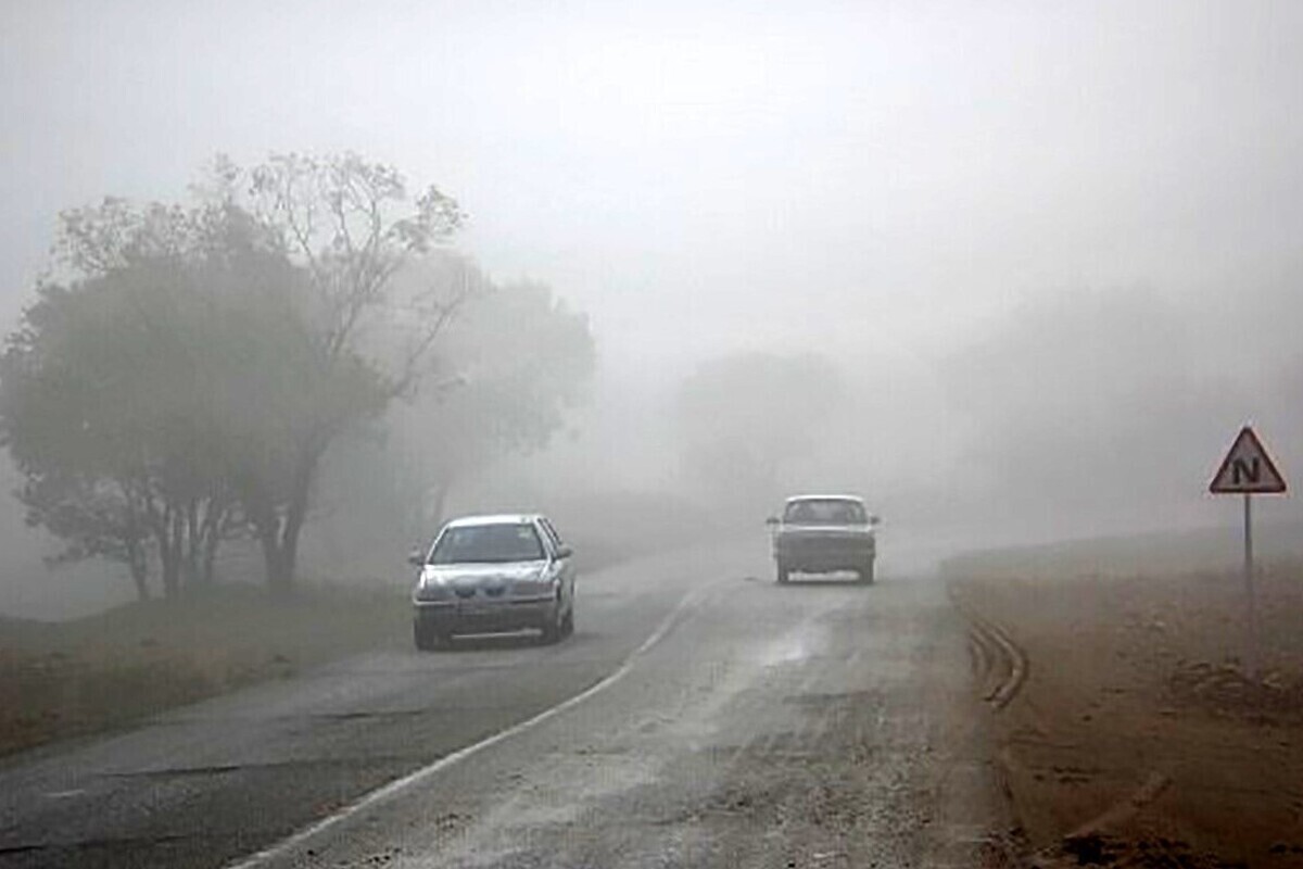 کاهش دید افقی در جاده‌های خراسان رضوی بر اثر مه‌گرفتگی (۲۶ دی ۱۴۰۲)