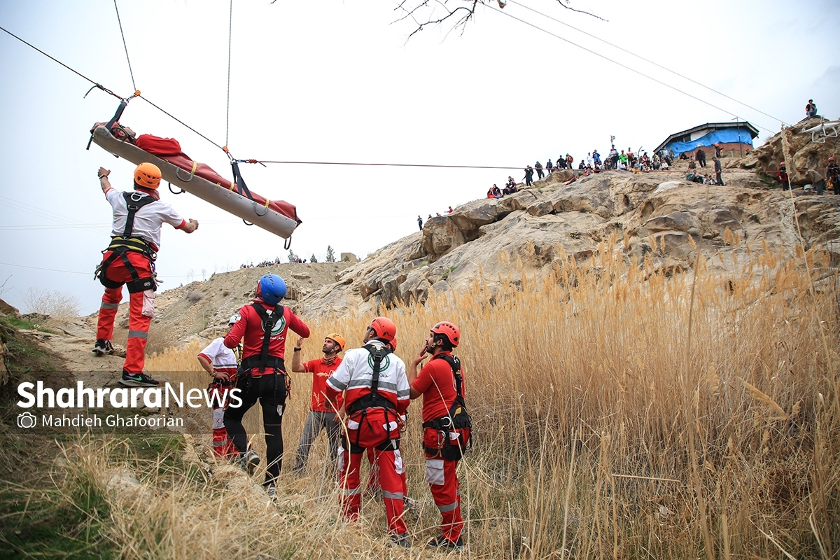نجات یک مصدوم در حادثه سقوط از ارتفاعات اخلمد پس از ۵ ساعت