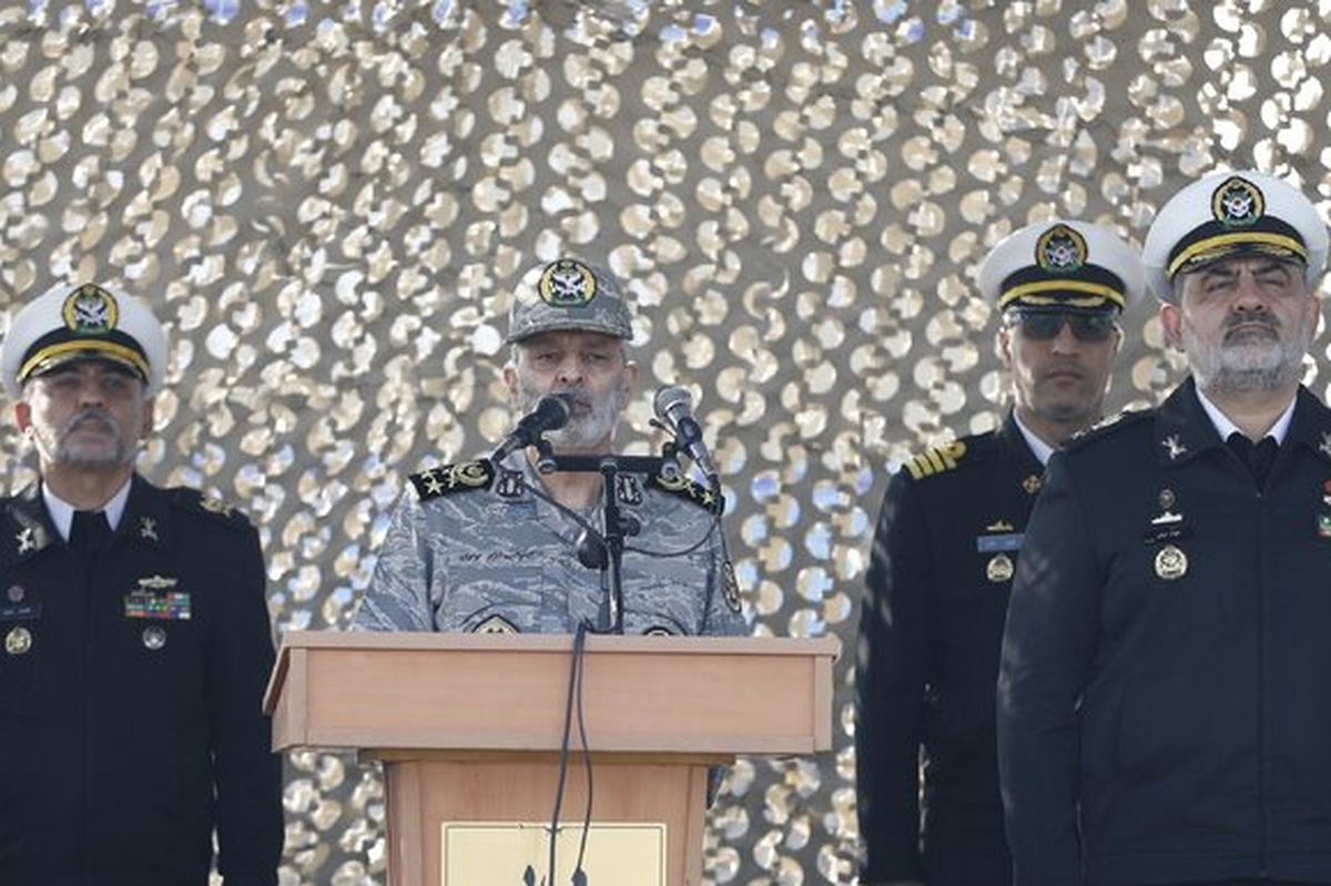 فرمانده کل ارتش: نیرو‌های مسلح همواره باید در اوج آمادگی و قدرت باشند