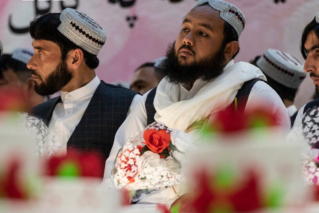 مراسم عروسی‌ دسته‌جمعی در کابل | فقط دامادها دیده شدند + عکس