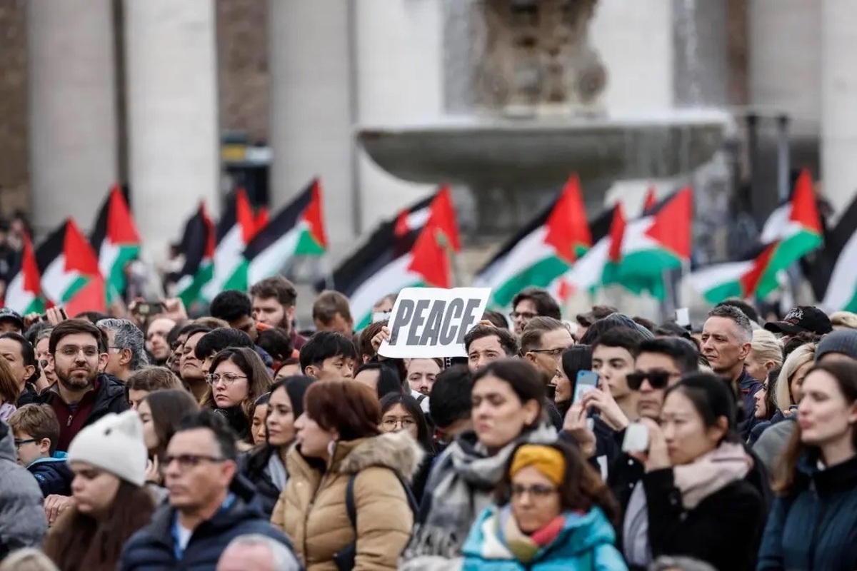 تظاهرات ضدصهیونیستی در واتیکان | «بمباران غزه متوقف شود»