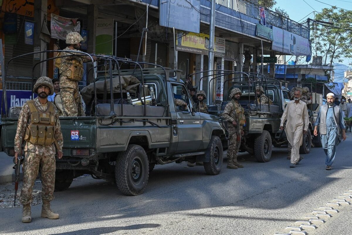 ۵۰ کشته در حمله شورشیان به چند اداره دولتی در پاکستان