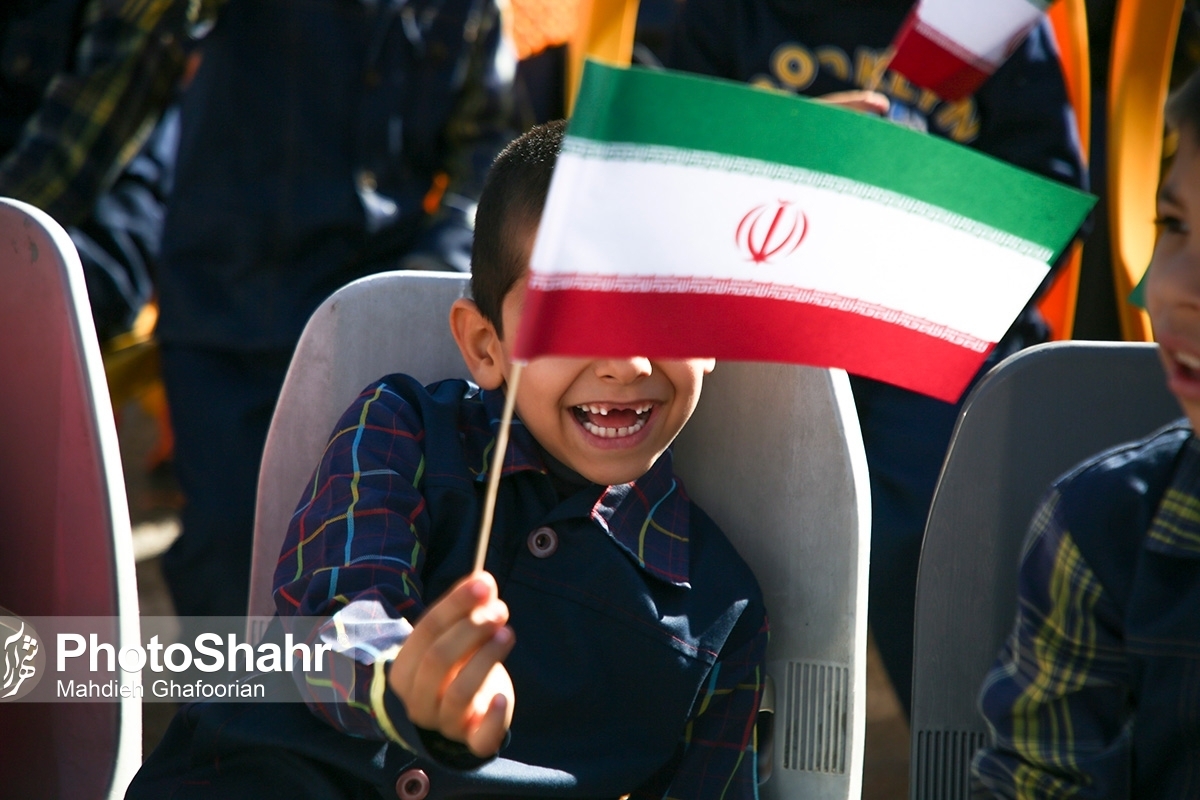 زنگ انقلاب در مدارس مشهد همزمان با سراسر کشور نواخته شد + فیلم