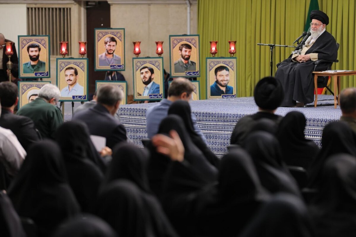 رهبر معظم انقلاب در دیدار دست‌اندرکاران کنگره ۲۴ هزار شهید تهران بزرگ: شناسنامه واقعی تهران؛ پیشگامی و انقلابی بودن آن است