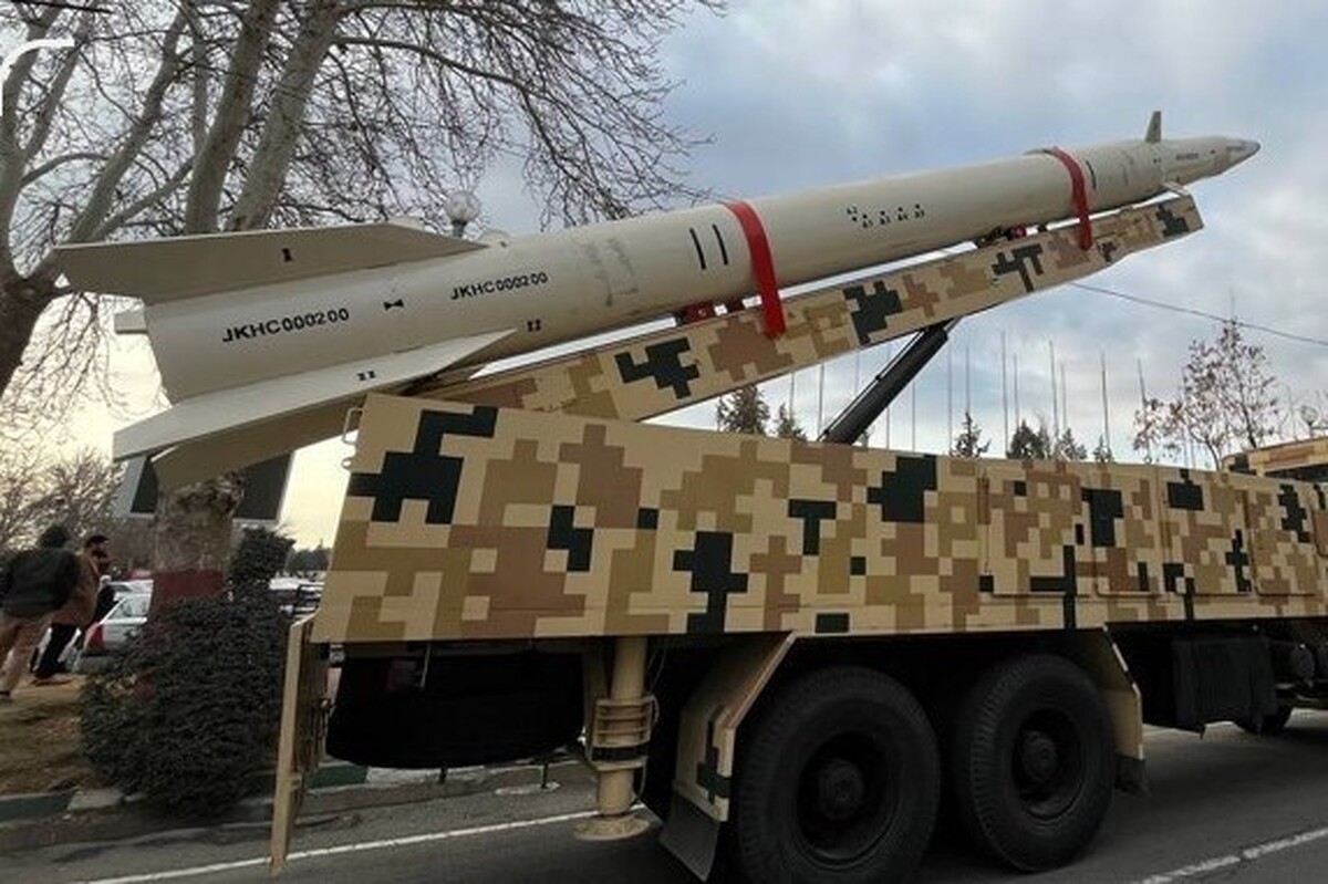 نمایش موشک‌های بالستیک «خیبرشکن» و «قدر» در کنگره ۲۴هزار شهید تهران