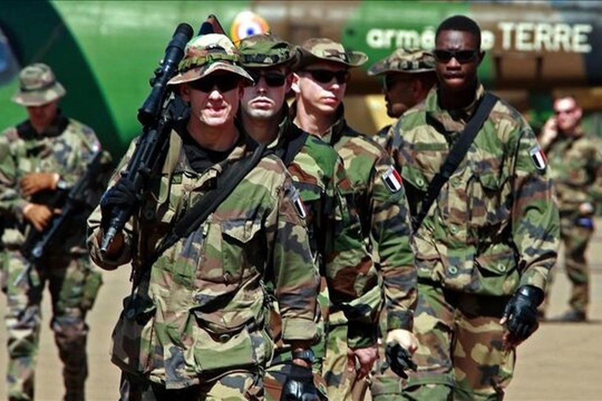 مکرون به دنبال کاهش پرسنل نظامی خود در غرب آفریقاست