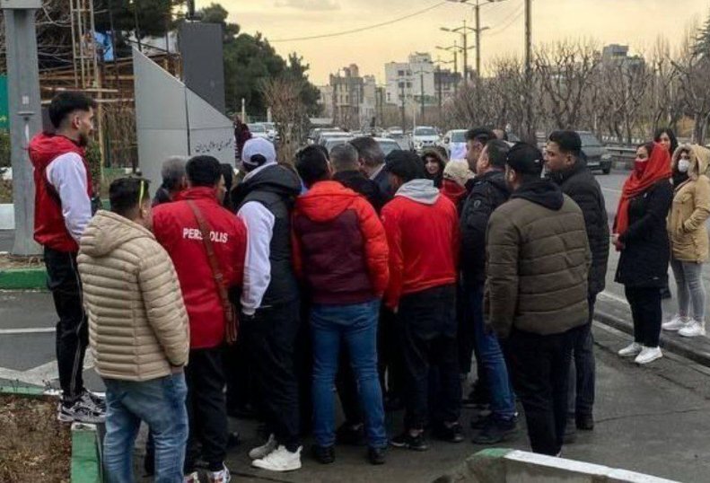 تجمع هواداران پرسپولیس مقابل وزارت ورزش + فیلم و عکس