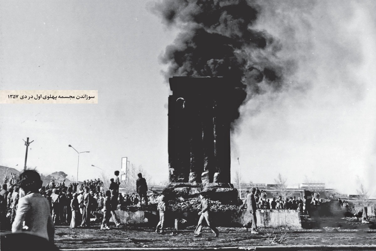 روایتی از روزهای انقلاب در مشهد | مجسمه‌ای که پیش از شاه افتاد