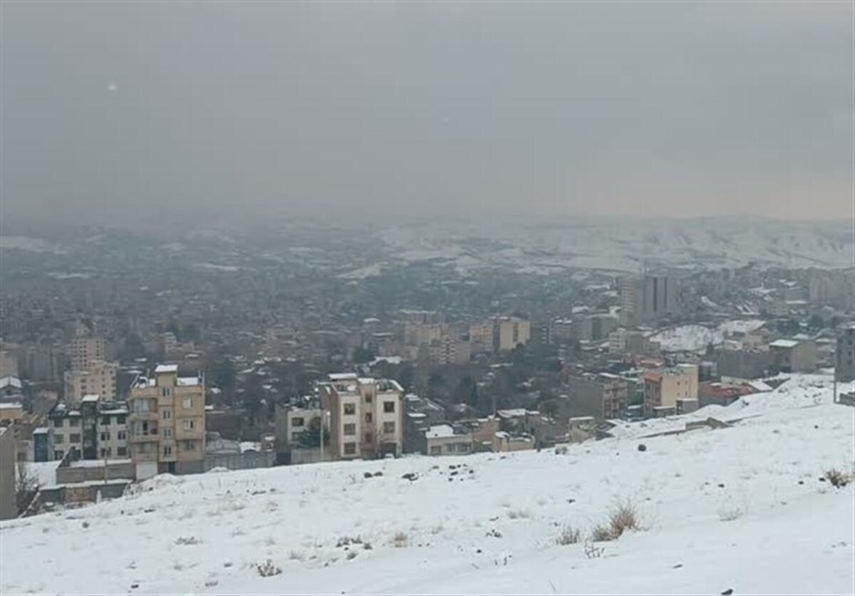 بارش برف شمال شرق تهران را سفیدپوش کرد (۱۷ بهمن ۱۴۰۲)