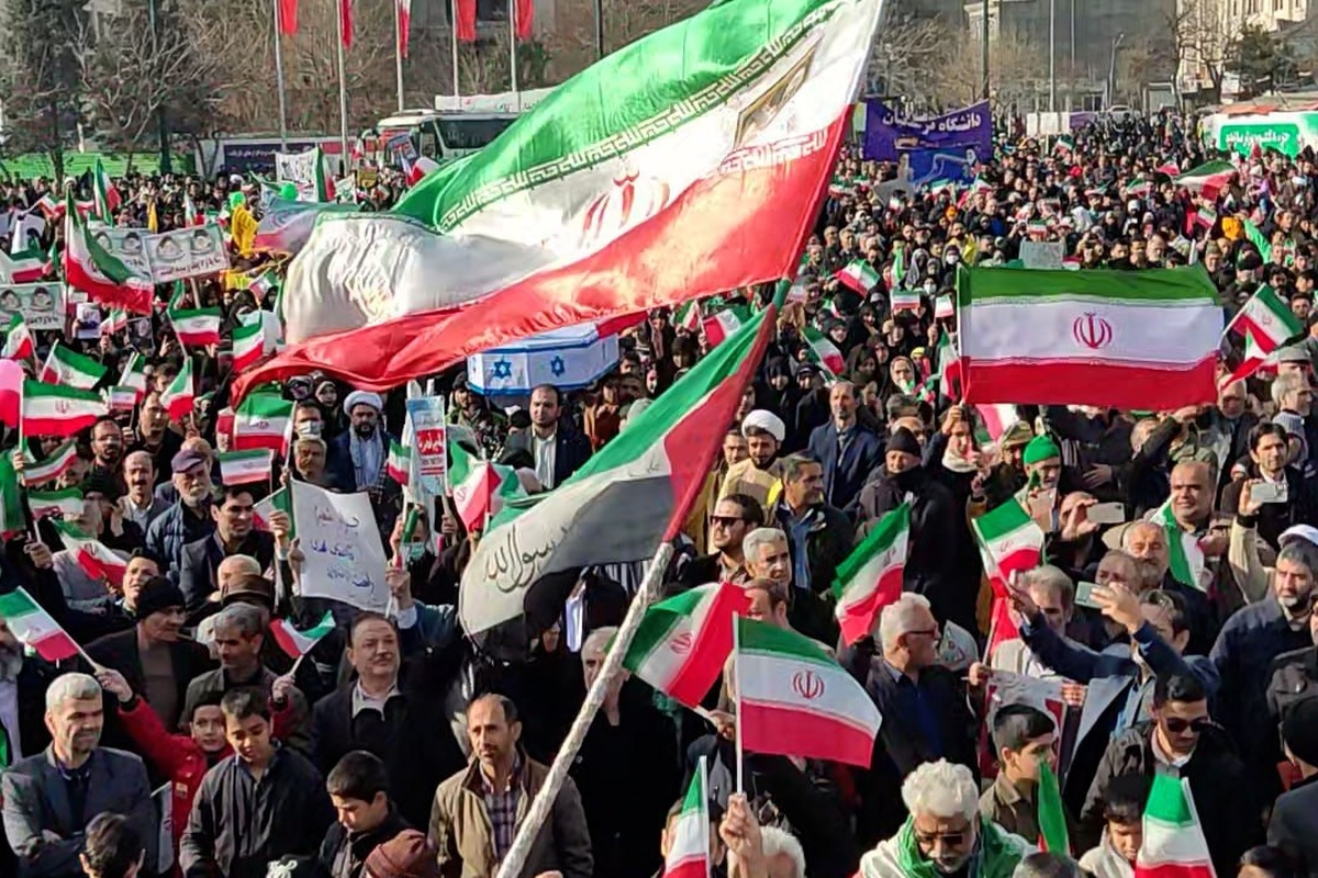شکوه حضور مردم مشهد در جشن پیروزی انقلاب + فیلم