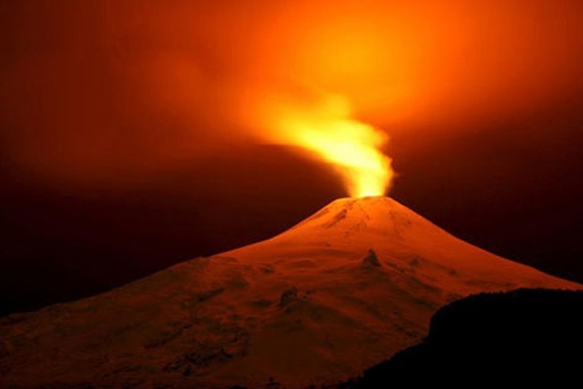 فعالیت مجدد آتشفشان ویلاریکا در شیلی + فیلم