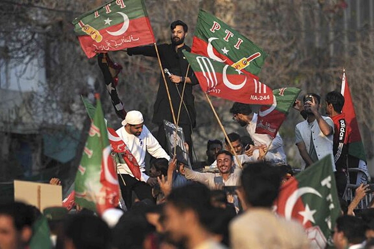 حامیان عمران خان به «تقلب» در انتخابات اعتراض کردند