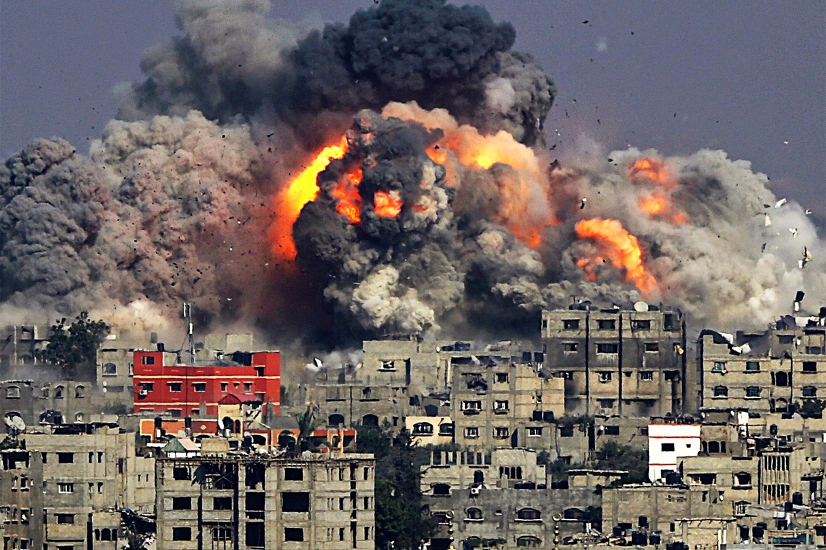 بمباران اطراف بیمارستان ناصر در جنوب غزه + فیلم