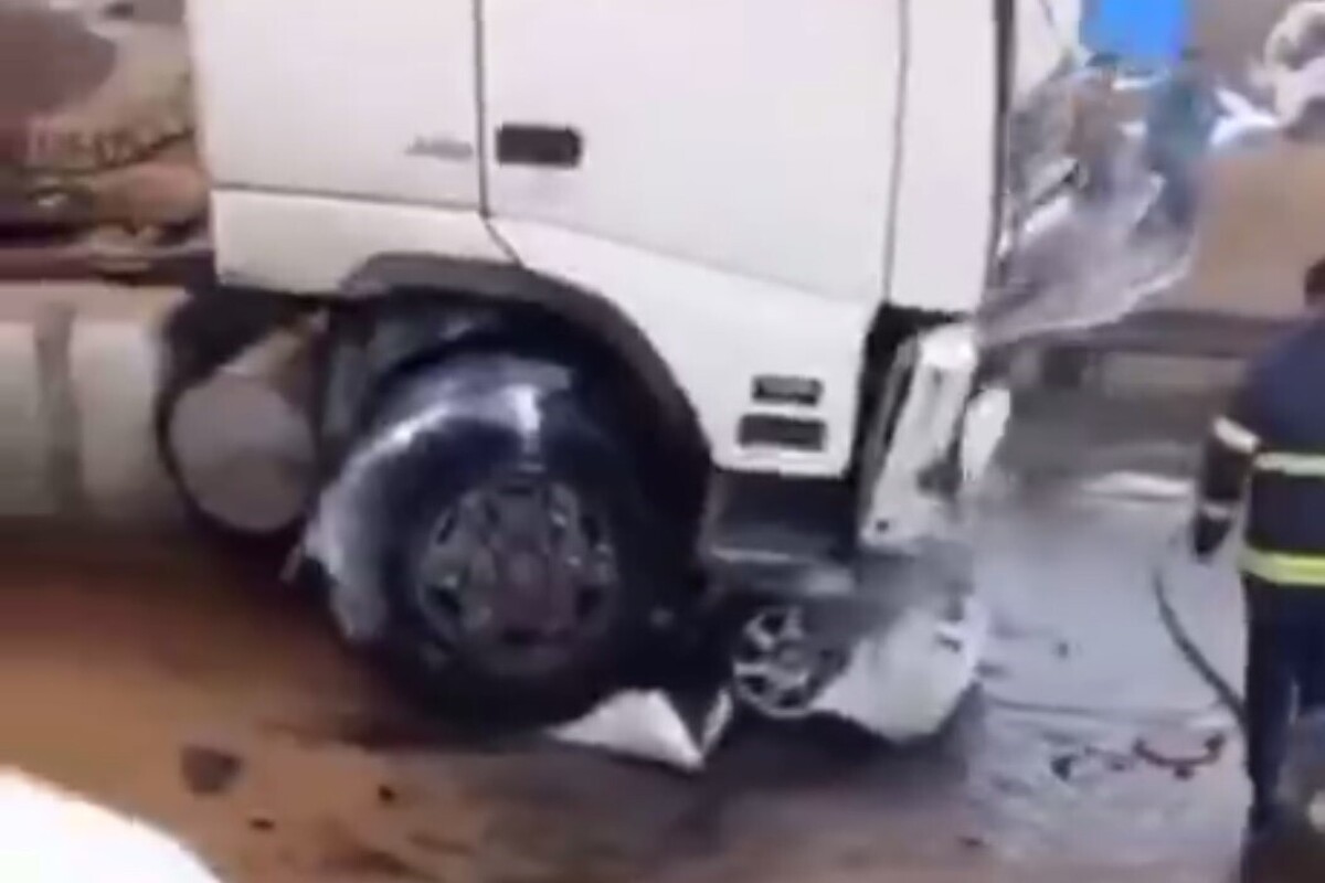 ویدئو | خورده شدن پراید توسط کامیون در جاده سلفچگان اراک