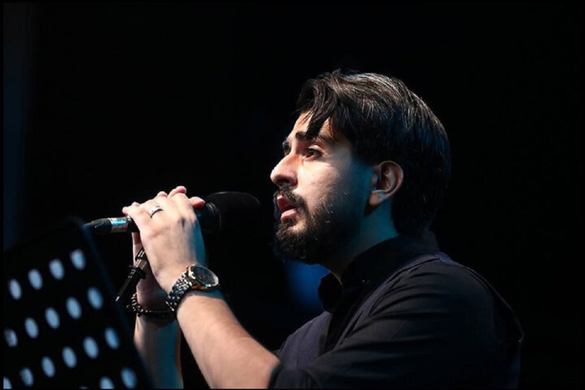 کنسرت «کبیر» حسام آرین، خواننده موسیقی پاپ روی صحنه