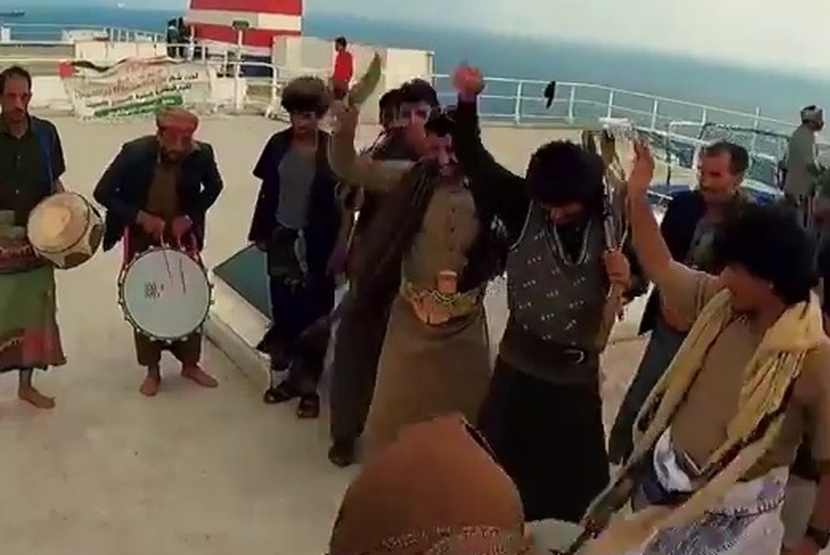 شادی یمنی‌ها پس از توقف یک کشتی + فیلم