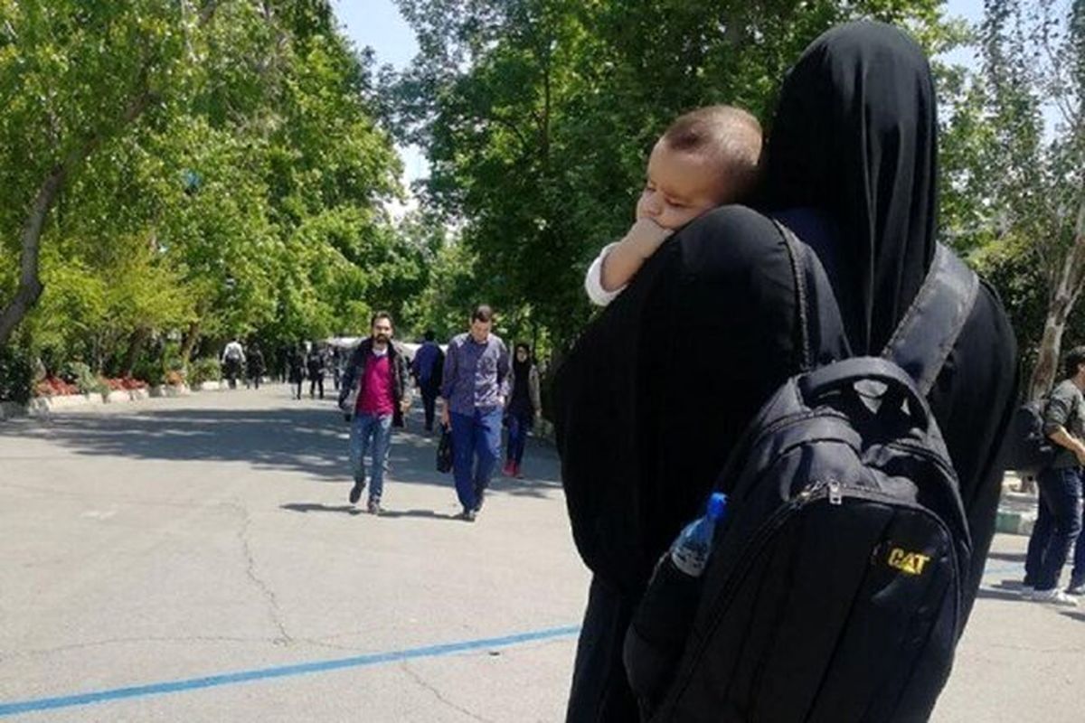 غیر حضوری شدن دروس نظری دانشجویان مادر دارای فرزند کمتر از ۳ سال در دانشگاه فردوسی مشهد