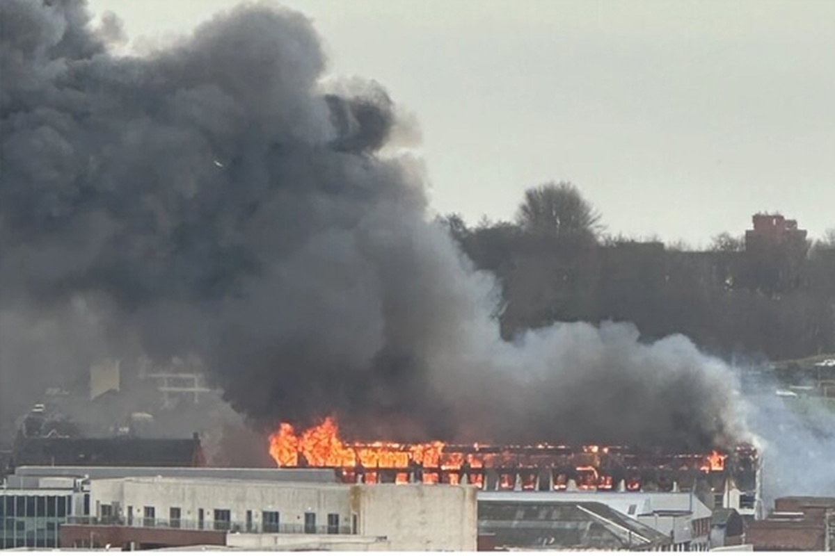 آتش‌سوزی مهیب در مرکز «لیورپول» در انگلیس + فیلم و تصاویر