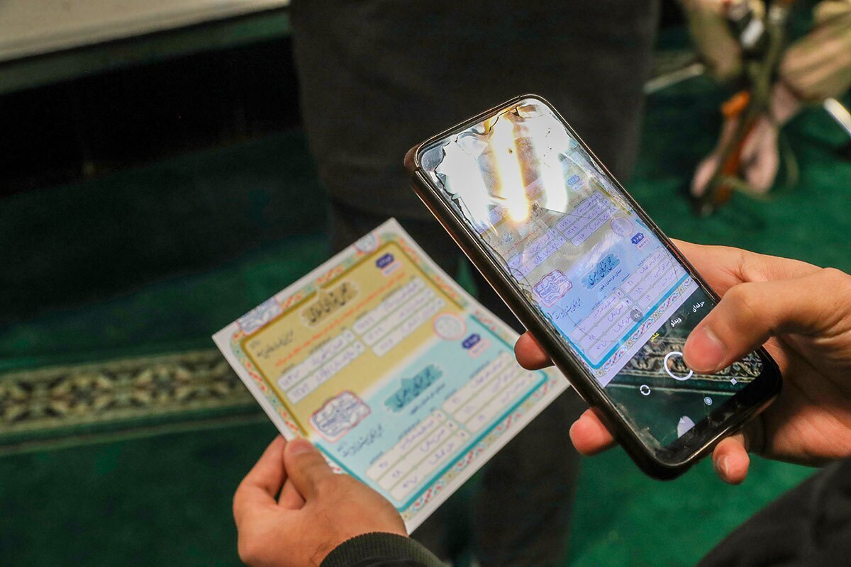 حضور اعضای شورای اسلامی شهر مشهدمقدس برای رای دادن در انتخابات مجلس شورای اسلامی و مجلس خبرگان رهبری