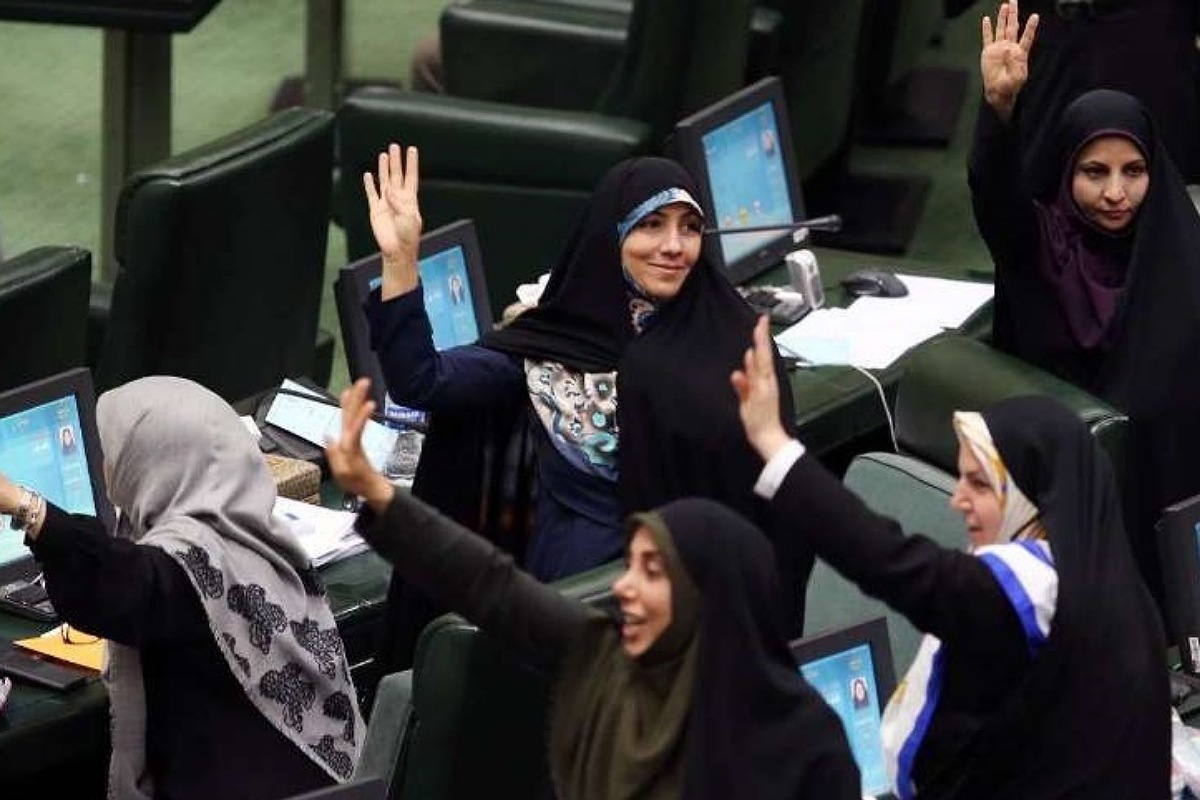 حضور زنان در مجلس یکی از جلوه‌های حضور سیاسی اجتماعی بانوان است