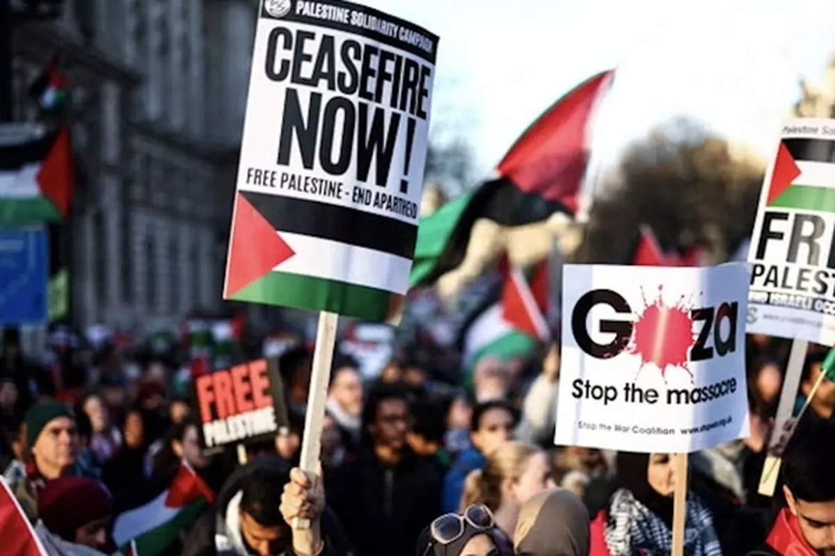 تجمع حامیان فلسطین پیش از رای‌گیری پارلمان انگلیس درباره آتش‌بس در غزه
