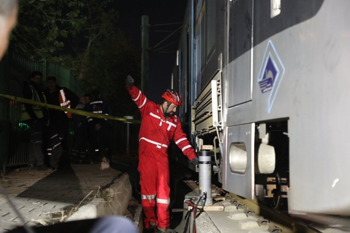 خدمت رسانی ایمن قطار شهری مشهد در شب چهارشنبه سوری ۱۴۰۲