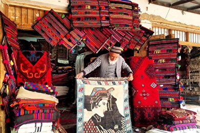 گلیم‌های رنگارنگ بازار میمنه در فاریاب افغانستان