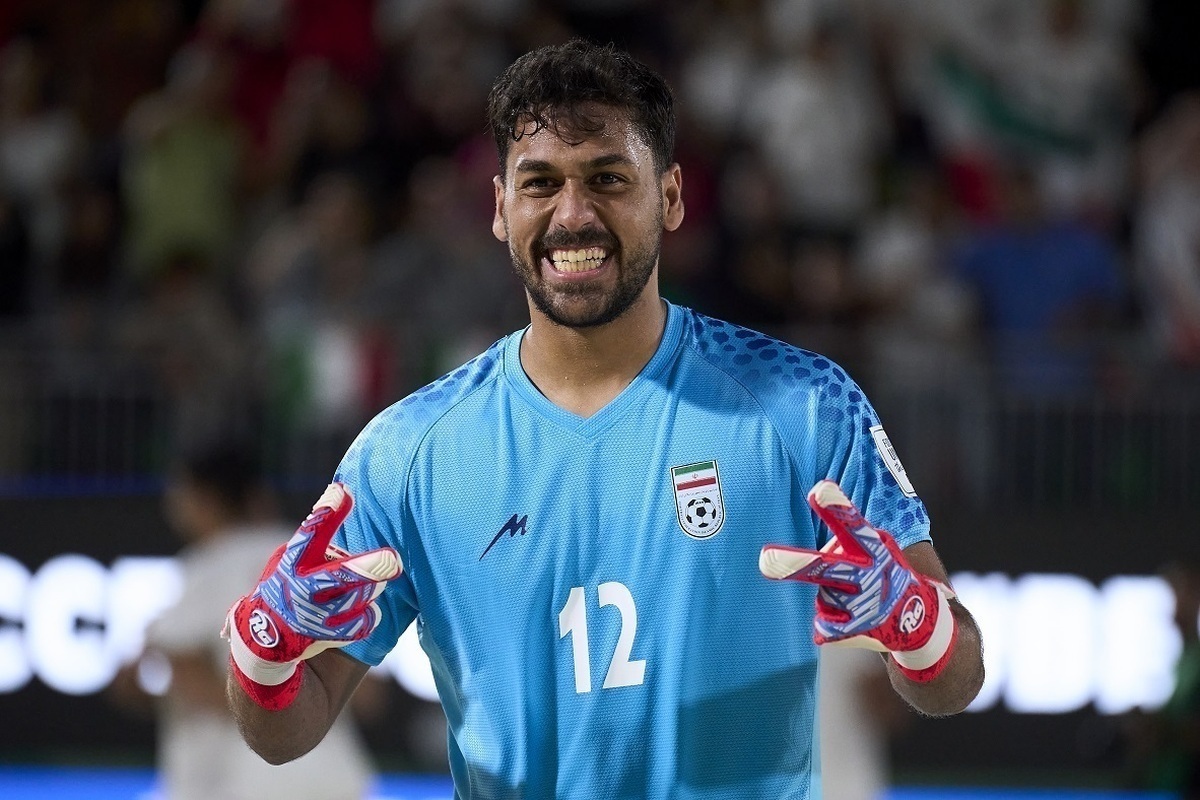 میرجلیلی: فیفا به گلر‌های تیم ملی فوتبال ساحلی ایران دو دستکش طلا بدهد