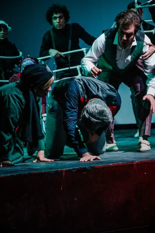 جان تازه‌ای در رگ‌های تئاترشهر | «دو چشم مینا» نوبازیگران را به صحنه می‌برد