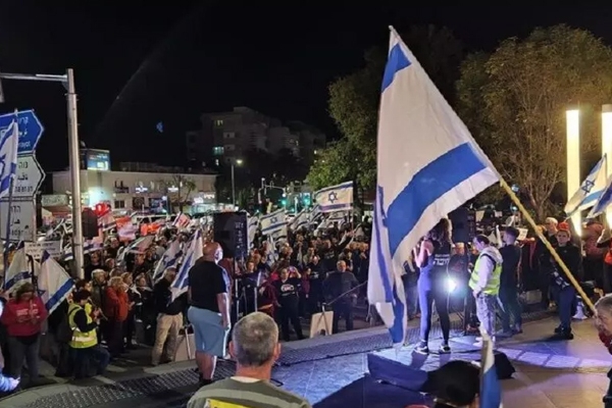 تظاهرات در تل آویو علیه نتانیاهو | پلیس اسرائیل تعدادی از صهیونیست‌ها را دستگیر کرد