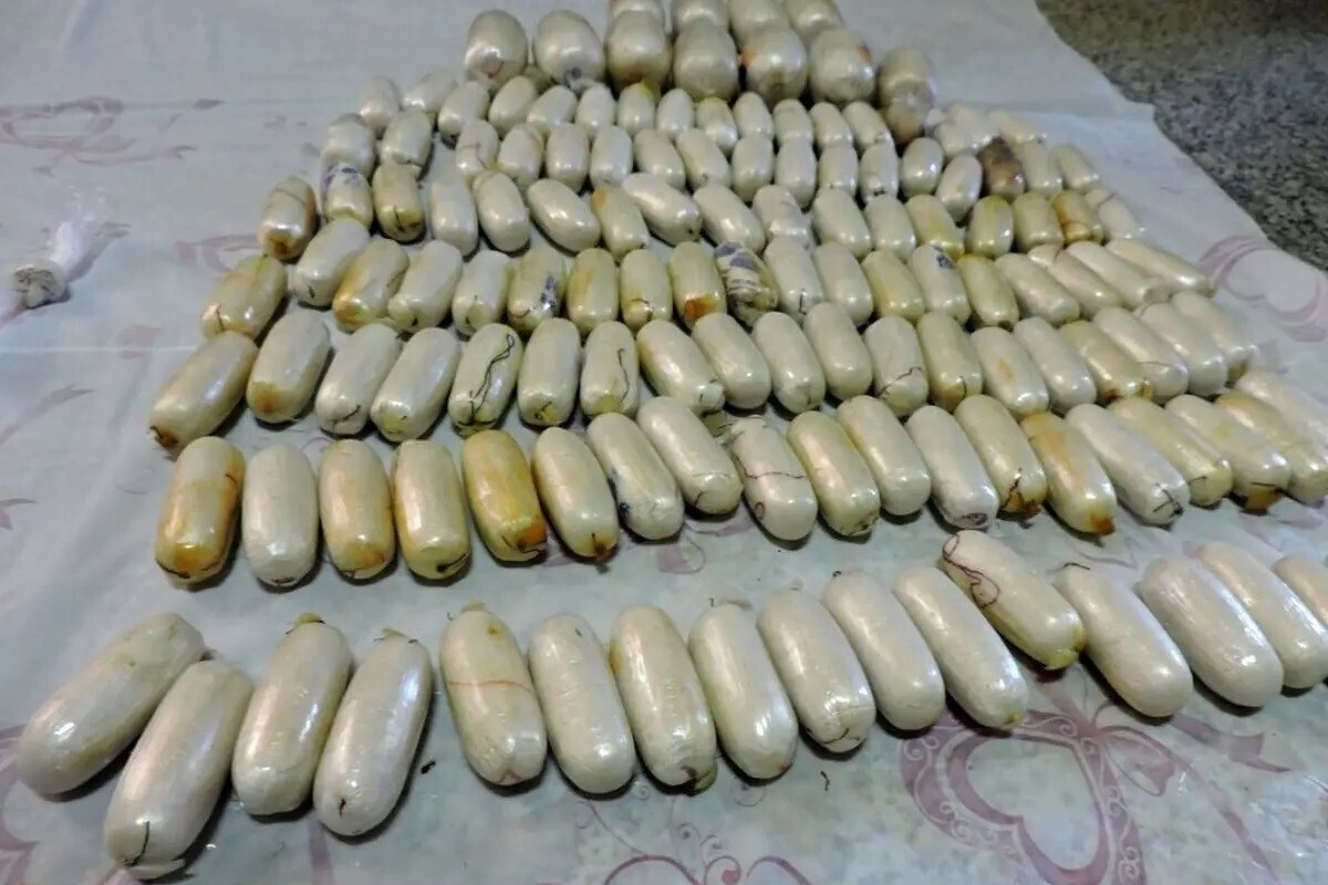 کشف ۱۱۰ بسته هروئین از معده ۲ قاچاقچی موادمخدر