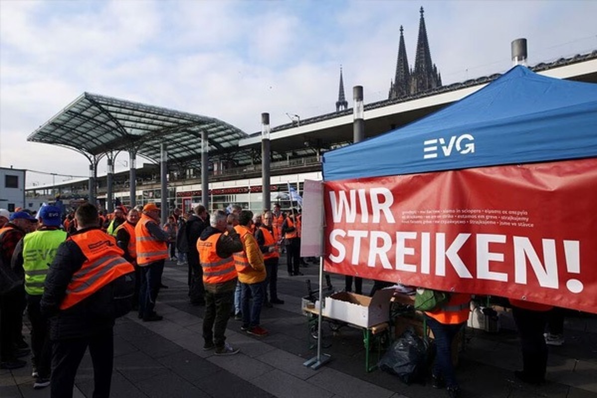 اعتصاب گسترده کارکنان راه آهن و فرودگاه در آلمان