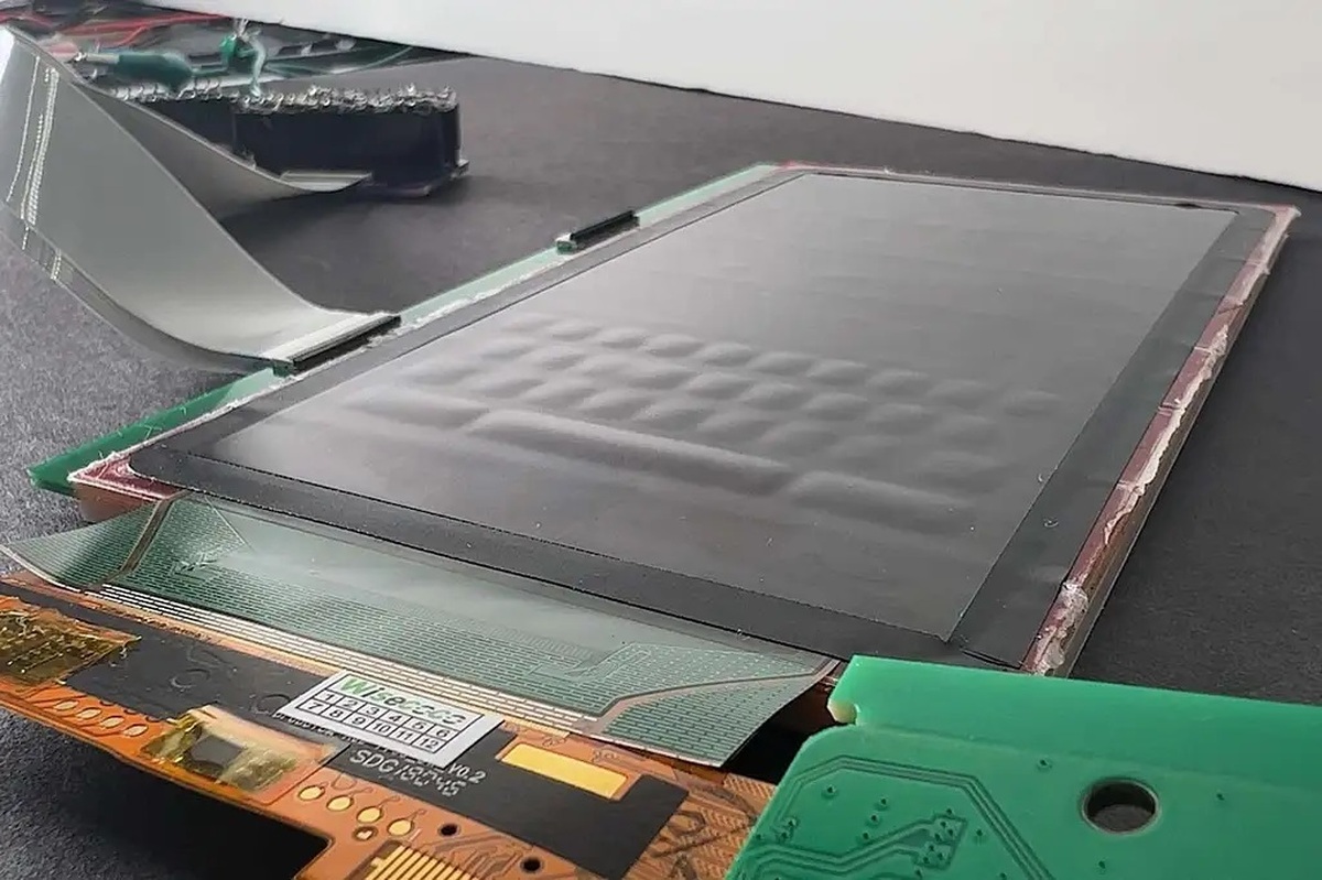 محققان یک پنل OLED با صفحه کلید بادی ساخته‌اند + فیلم