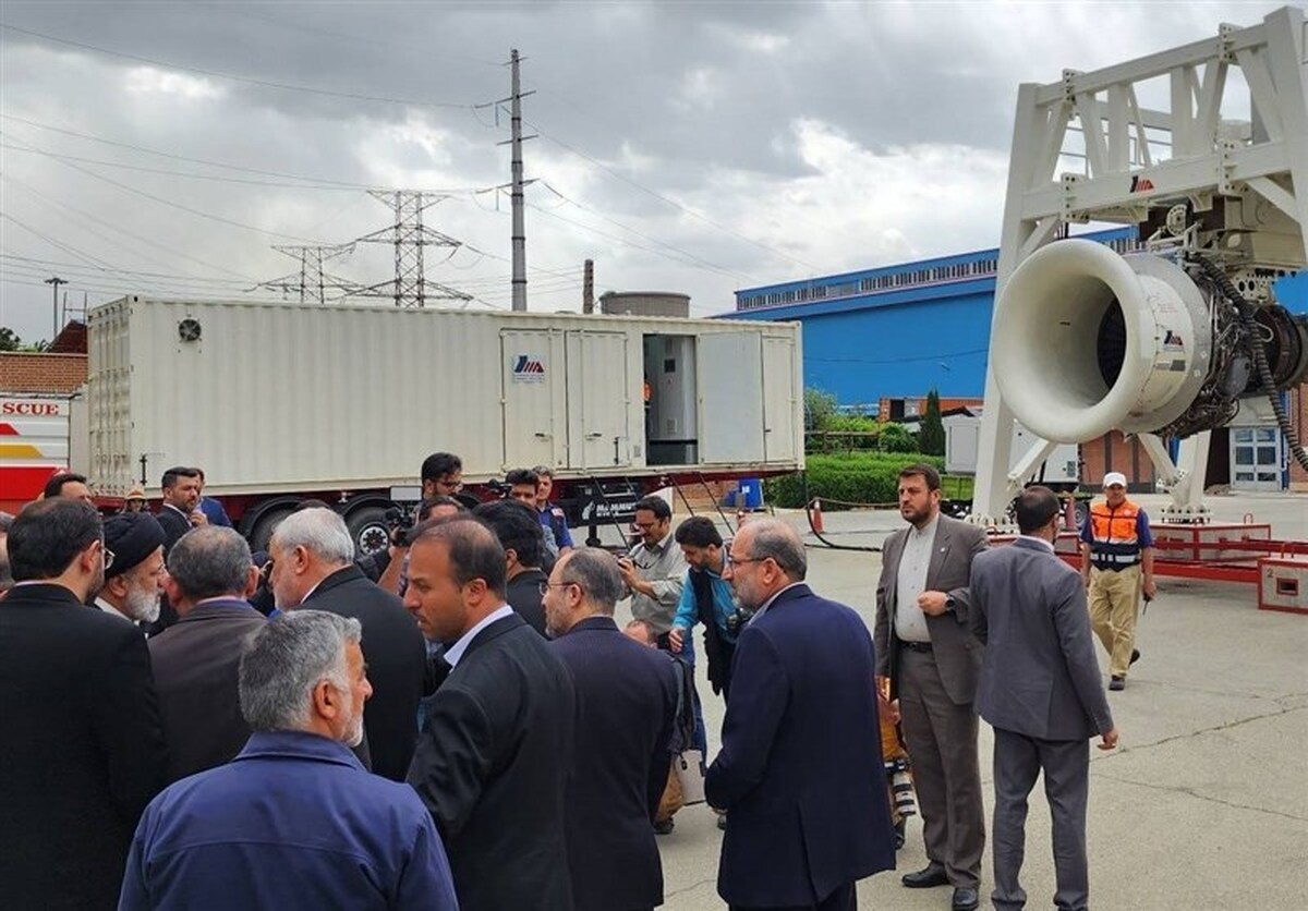 با حضور رئیسی موتور کاملاً ایرانی هواپیما آزمایش شد
