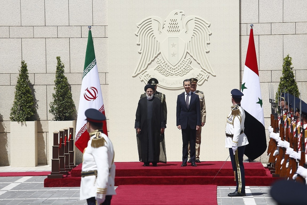 استقبال رسمی بشار اسد از رئیس‌جمهور ایران در قصر الشعب سوریه+ فیلم و عکس