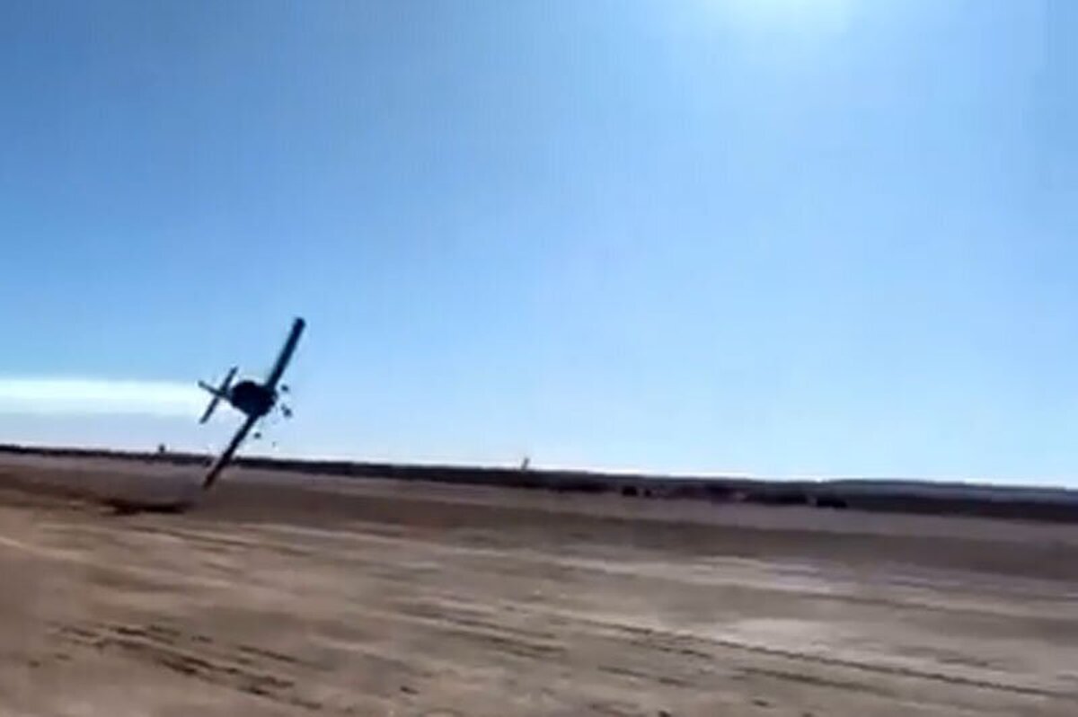 ویدئو|  لحظه ترسناک برخورد شدید بال هواپیما به زمین در حین حرکات نمایشی!