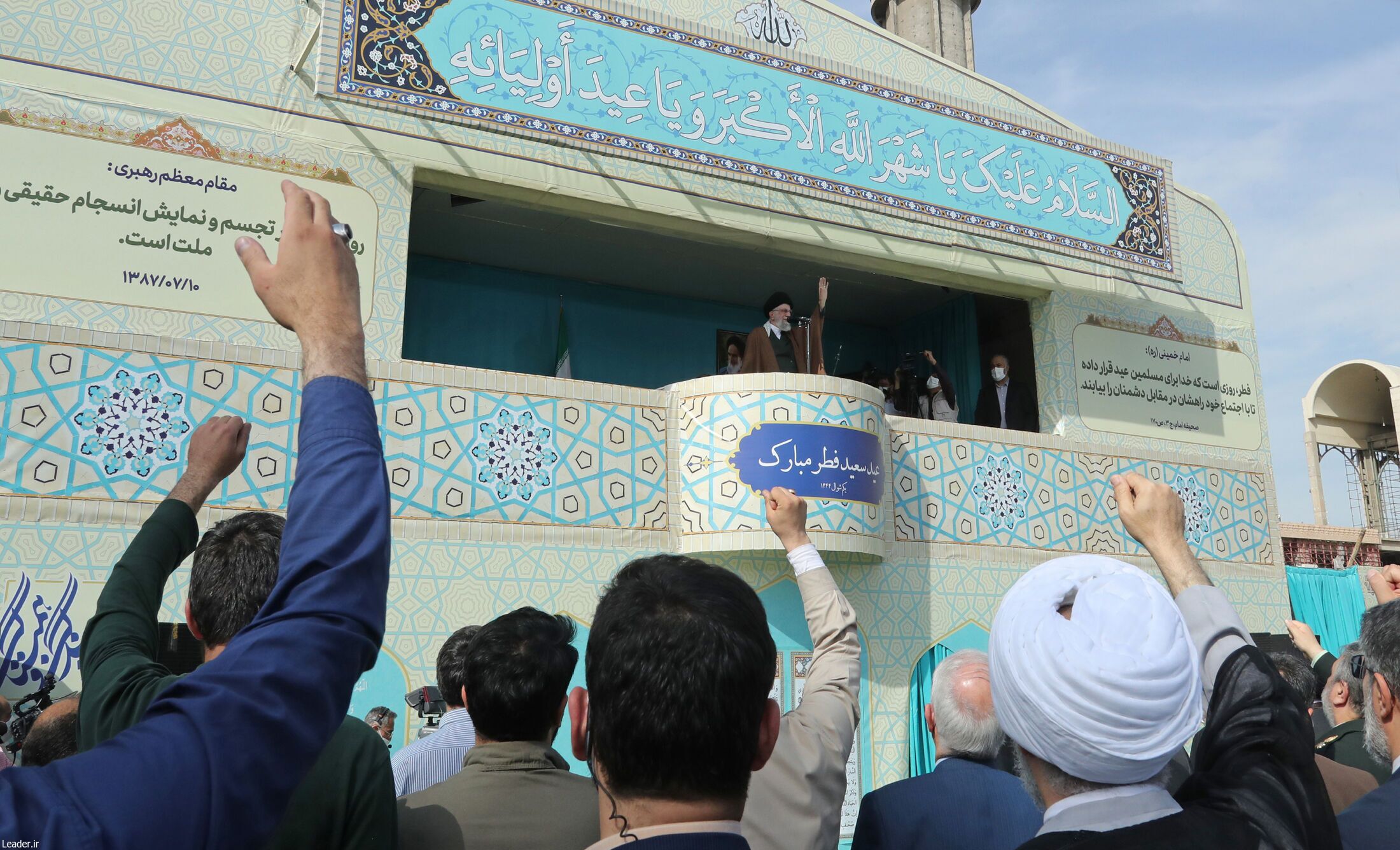 رهبر انقلاب: مسئولان بر حل مسائل اصلی کشور تمرکز کنند| مردم و مسئولان از حواشی بپرهیزند| دشمن مخالف اتحاد مردم است+ فیلم