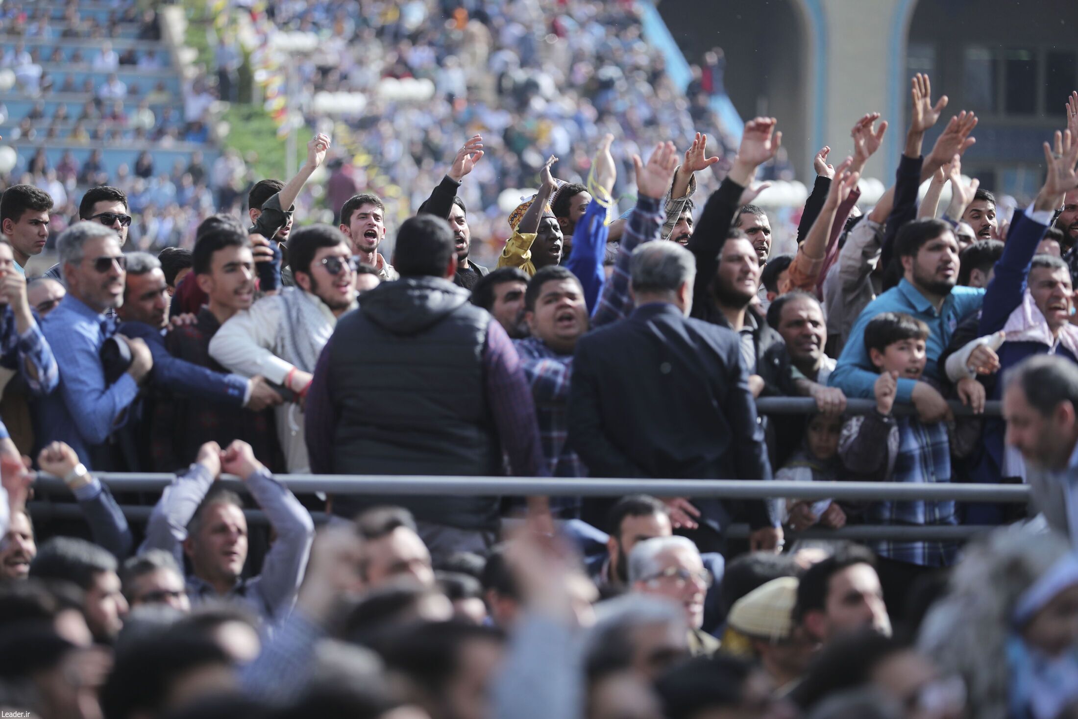رهبر انقلاب: مسئولان بر حل مسائل اصلی کشور تمرکز کنند| مردم و مسئولان از حواشی بپرهیزند| دشمن مخالف اتحاد مردم است+ فیلم