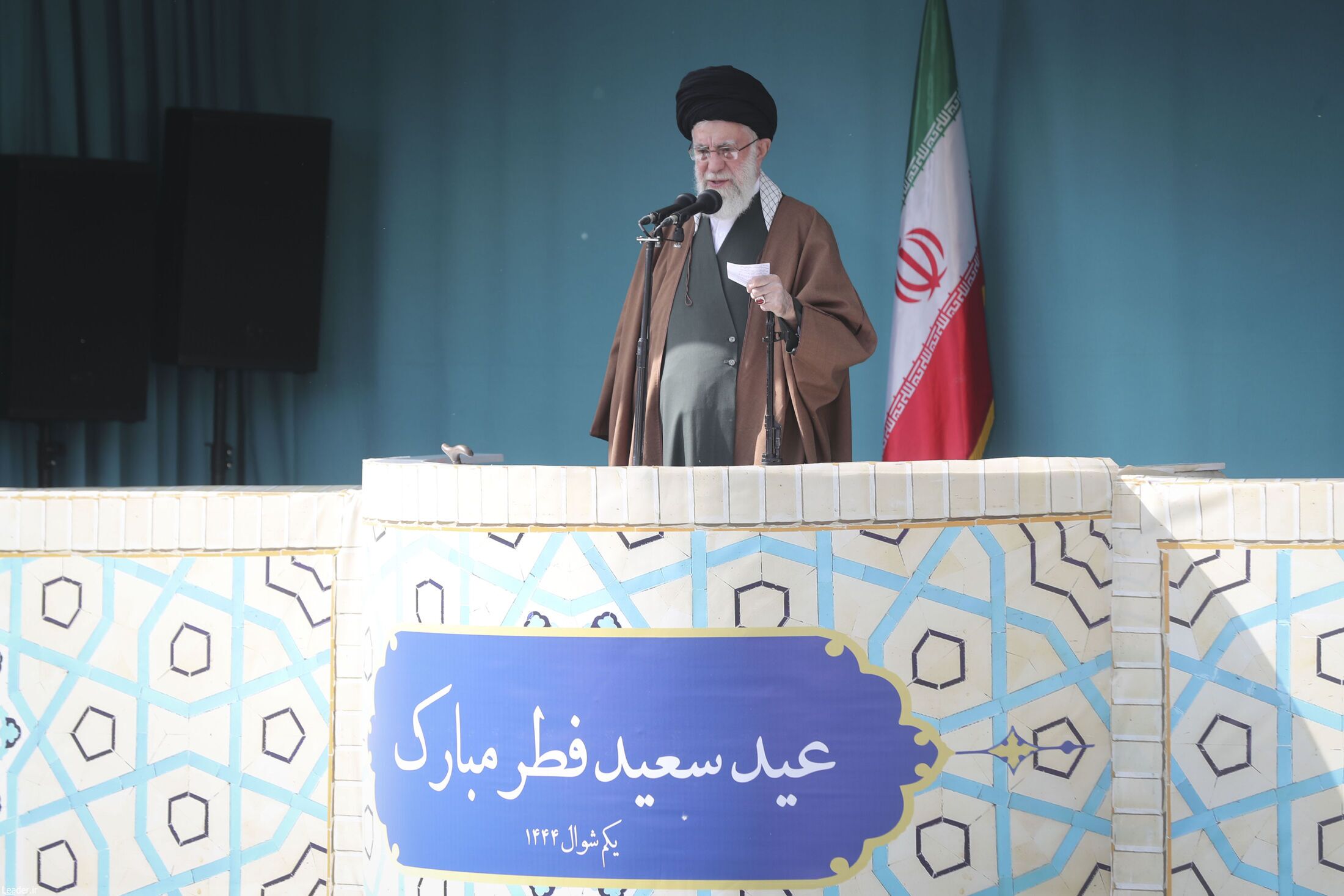 رهبر انقلاب: مسئولان بر حل مسائل اصلی کشور تمرکز کنند| مردم و مسئولان از حواشی بپرهیزند| دشمن مخالف اتحاد مردم است+ فیلم