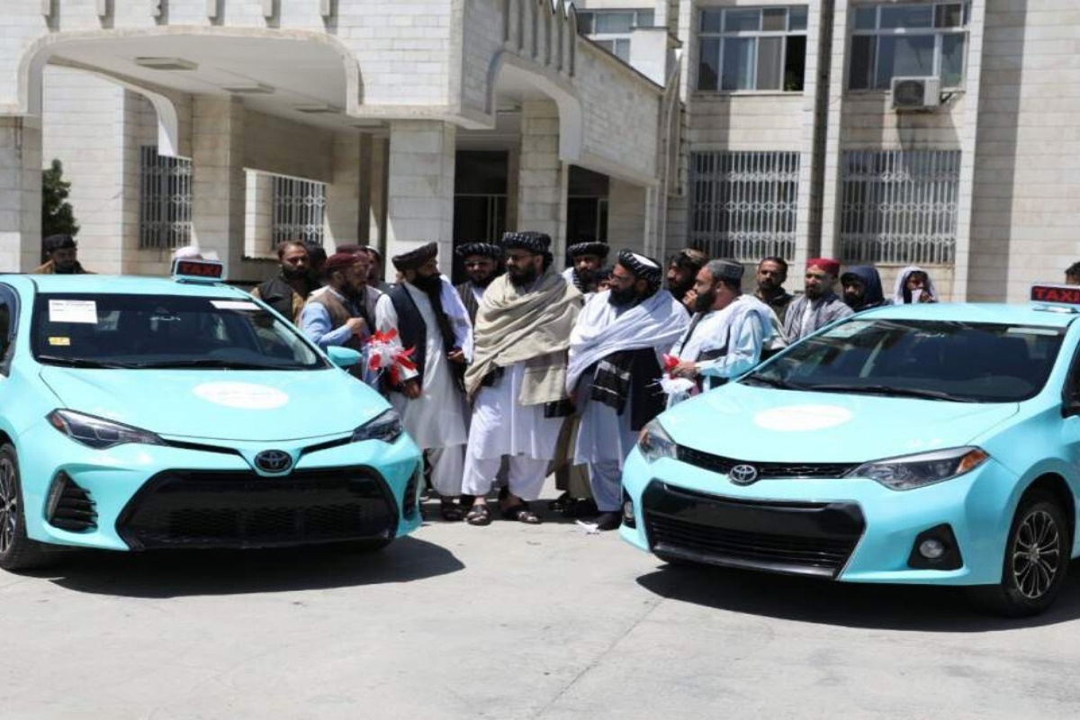 آبی به جای زرد | تغییر رنگ تاکسی‌ها در افغانستان به دستور طالبان