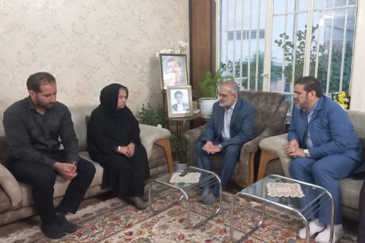 معاون پارلمانی رئیس‌جمهور در دیدار با خانواده شهید الداغی: زندگینامه شهید باید مکتوب شود