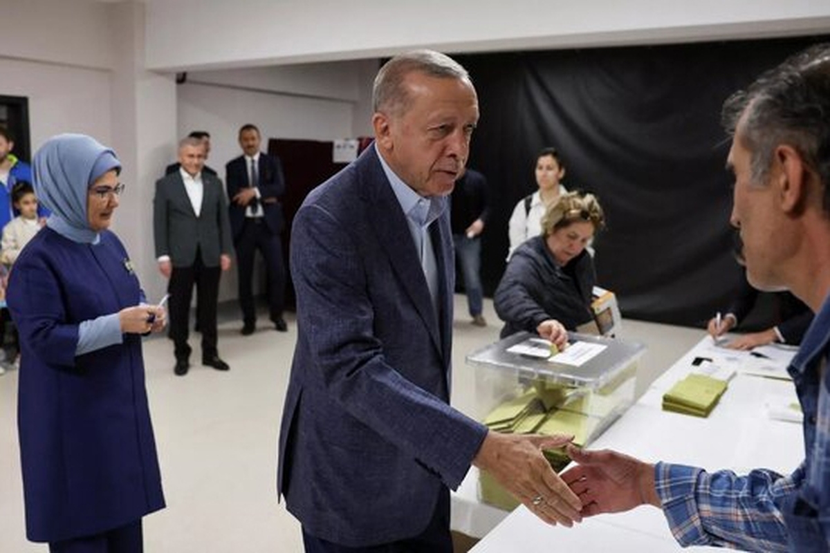 اردوغان پس از انداختن رای در صندوق: امیدواریم نتیجه انتخابات برای آینده کشور مفید باشد