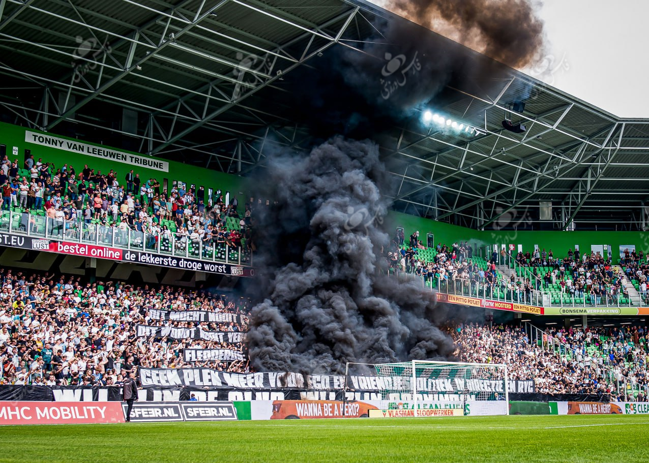 تماشاگرانِ عصبانی بازی آژاکس را به‌ هم زدند + فیلم و تصاویر