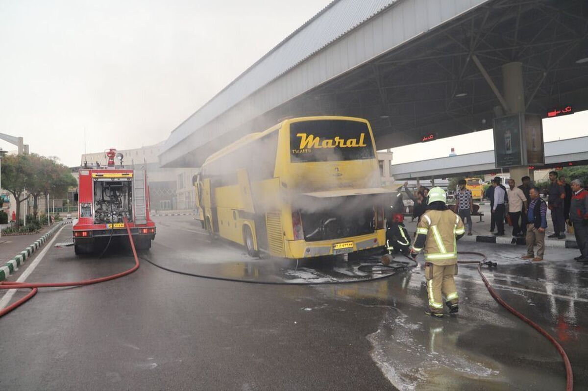 یک دستگاه اتوبوس در مشهد دچار آتش‌سوزی شد (۲۵ اردیبهشت ۱۴۰۲)