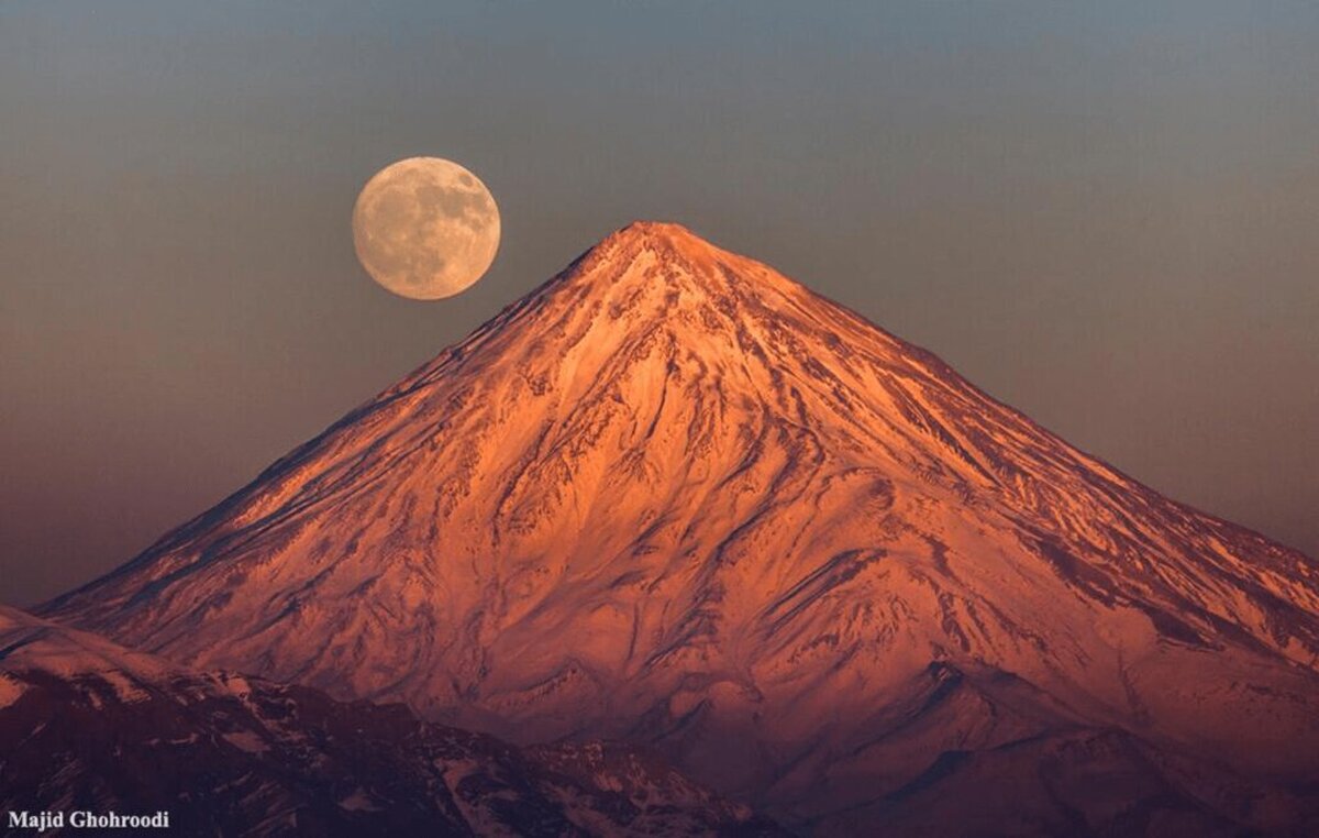 ویدئو| نمایی دیدنی از طلوع ماه بر فراز اشترانکوه